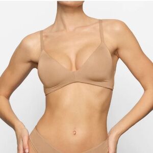 SKIMS ~ Wireless Lightly Lined Bra Size 34C